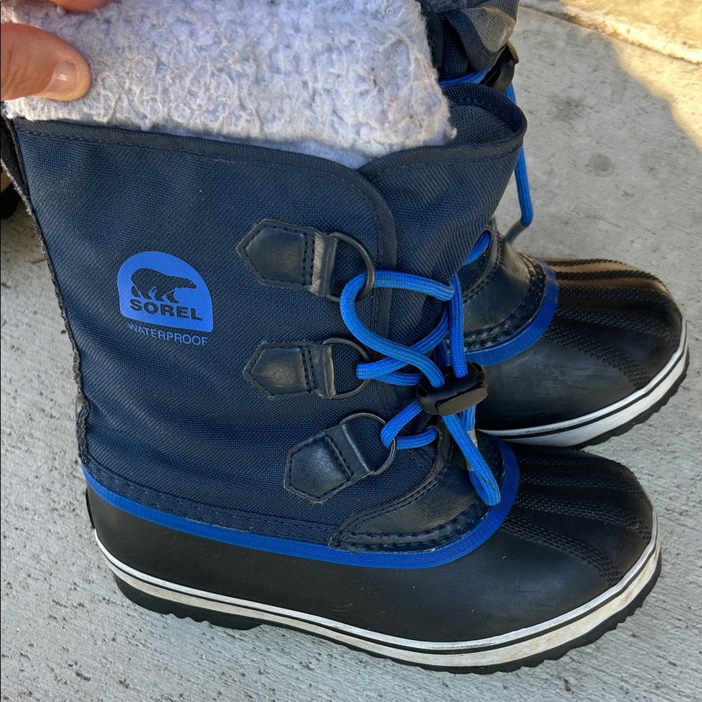 Sorel Kids Navy and Black Snow Boots size 2